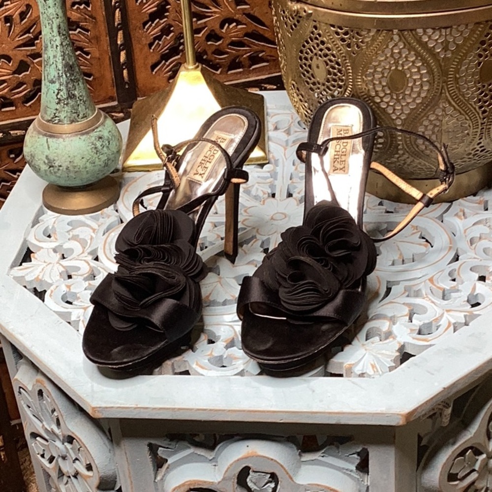 Badgley Mischka Black Satin flower heel SZ 9
